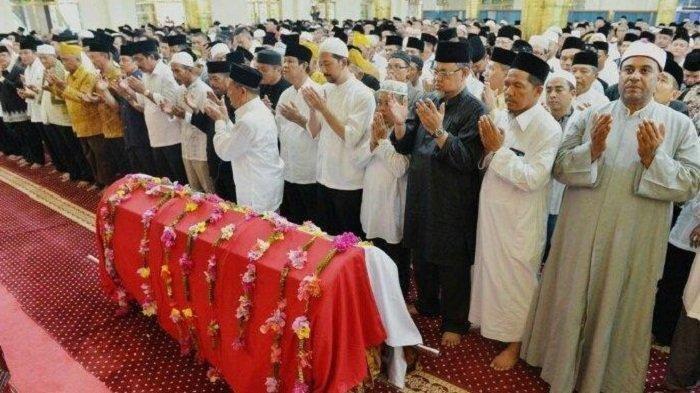 Bacaan Sholat Jenazah Rakaat Ke-4 Yang Panjang. Bacaan Doa dan Niat Sholat Jenazah Lengkap 4 Kali Takbir untuk