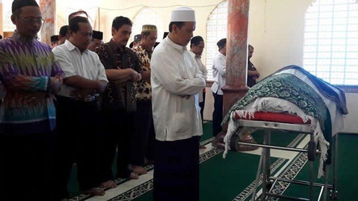 Bacaan Sholat Niat Sampai Salam. Bacaan Sholat Jenazah Takbir ke-1, ke-2, ke-3, dan ke-4 Lengkap