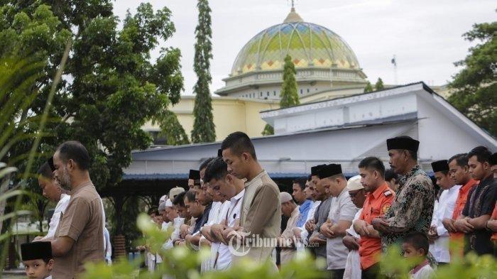 Doa Takbir 7 Kali Sholat Idul Fitri. BACAAN Tasbih di Antara 7 Kali Takbir Shalat Idul Adha