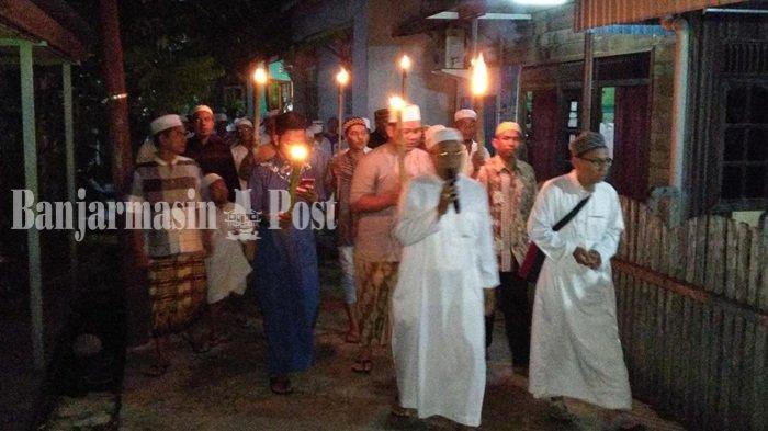 Niat Sholat Rebo Wekasan Bulan Safar. Lafadz Niat Sholat Sunnah Rebo Wekasan atau Arba Mustakmir