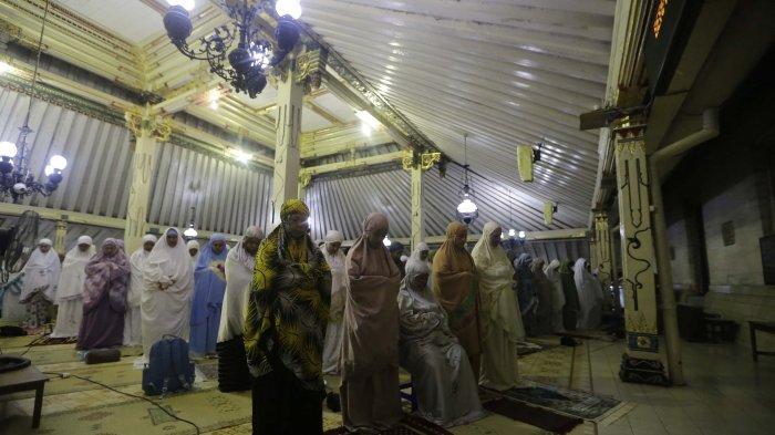 Keutamaan Sholat Qobliyah Subuh Rumaysho. Bacaan Niat Salat Sunnah Qobliyah Subuh Lengkap dengan Tata