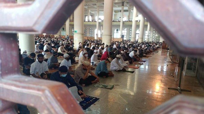 Shalat Ied Di Rumah Adi Hidayat. Dianjurkan Menggunakan Pakaian Bagus di Hari Raya Idul Adha