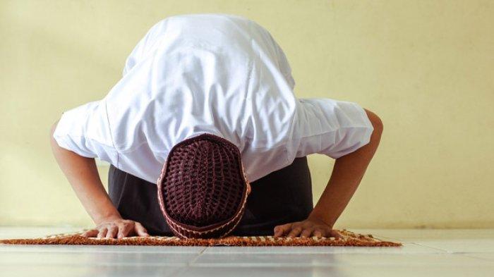 Bacaan Sholat Dzuhur Rakaat Ke 3 Dan 4. Bacaan Niat dan Tata Cara Sholat Dzuhur 4 Rakaat, Mulai dari