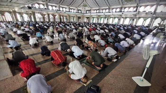 Sholat Sebelum Jumatan Berapa Rakaat. Bacaan Niat serta Tata Cara Sholat Qobliyah dan Badiyah Jumat 2