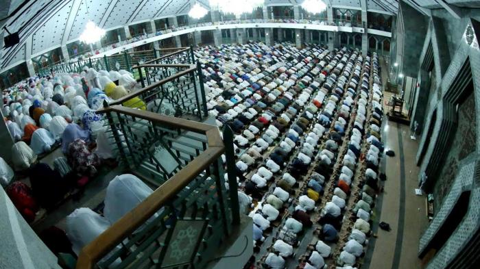 Berapa Rakaat Shalat Tarawih Di Mekkah. Berapa Rakaat Tarawih di Masjidil Haram