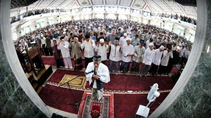 Cara Sholat Jumat Berapa Rakaat. Bacaan Niat dan Tata Cara Shalat Jumat Lengkap Keutamaan