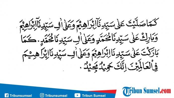 Bacaan Sholat Lengkap 5 Waktu Arab & Latin Serta Terjemah. Bacaan Sholat 5 Waktu Lengkap Mulai dari Niat hingga Salam, Arab