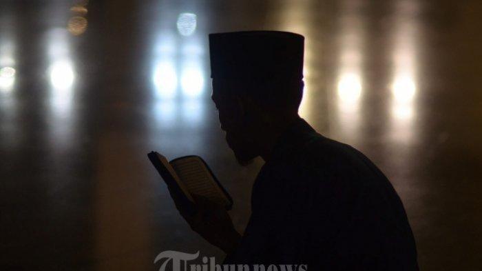 Wirid Setelah Sholat Lima Waktu. Bacaan Wirid Setelah Shalat 5 Waktu Lengkap dengan Terjemahan