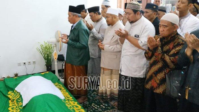 Bacaan Sholat Jenazah Perempuan Tulisan Arab. Niat dan Tata Sholat Jenazah Laki-laki dan Perempuan Beserta