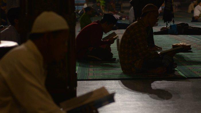 Surat Pendek Yang Dibaca Pada Sholat Dhuha. 2 Surat Pendek dalam Shalat Dhuha, Anjuran Sesuai Hadist