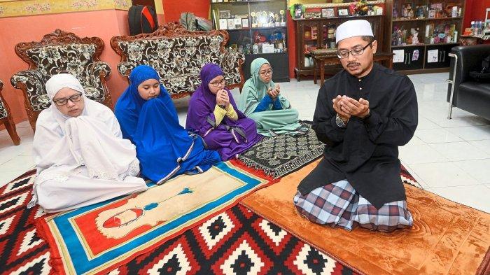 Tata Cara Sholat Ied Di Rumah Sendiri. Tata Cara Shalat Idul Fitri di Rumah, Berjamaah atau Sendiri