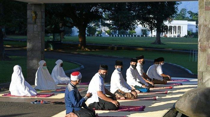 Petunjuk Sholat Ied Di Rumah. Tata Cara Sholat Idul Fitri di Rumah, Lengkap dengan Teks Materi