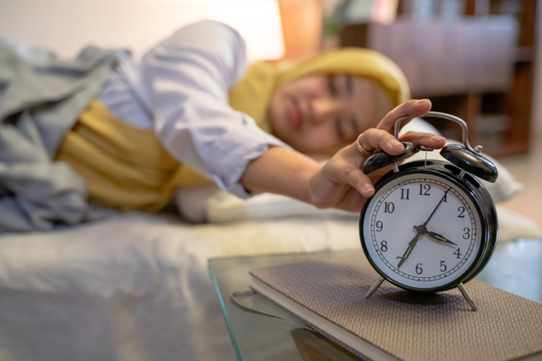 Jam Tidur Saat Bulan Puasa. Susah Atur Jam Tidur saat Puasa? Simak Tipsnya, Yuk!