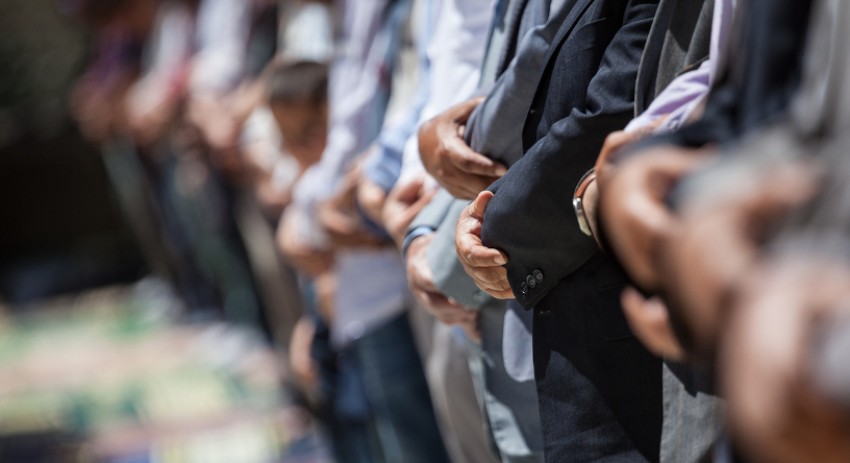 Kapan Shalat Jumat Pertama Kali Dilaksanakan. Sejarah Ketika Shalat Jumat Pertama Kali Disyariatkan