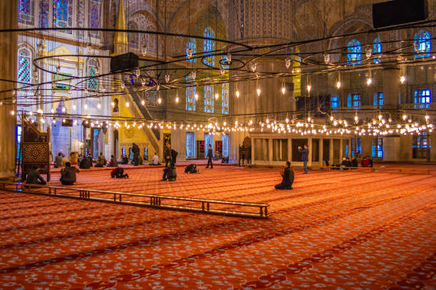 Sholat Tahajud Yang Baik Jam Berapa. Jam Terbaik Salat Tahajud dan Keutamaannya