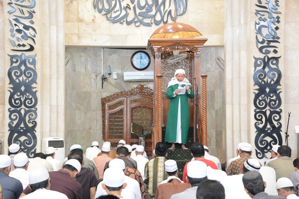 Memendekkan Khutbah Dan Memanjangkan Shalat Jum'at Termasuk. Hukum Memperpanjang Khutbah Jumat