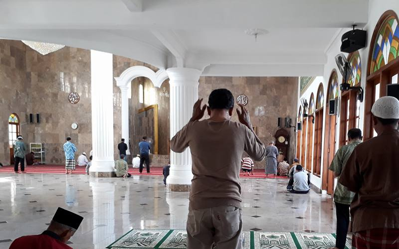 Surat Yang Dibaca Shalat Isya. Selain Al Fatihah, Inilah Surat Pilihan Yang Dibaca Rasulullah