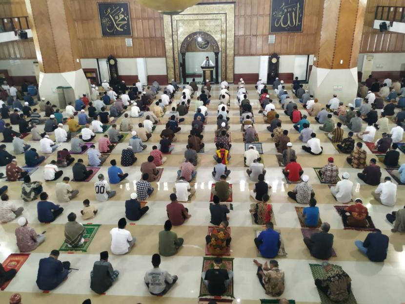 Hukum Shalat Berjamaah New Normal. Salat Berjamaah New Normal