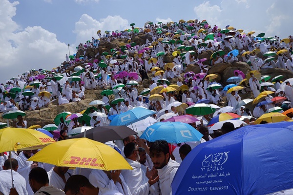 Pelaksanaan Wukuf Di Padang Arafah Adalah. Jamaah Haji Diguyur Hujan Deras Saat Wukuf di Padang Arafah