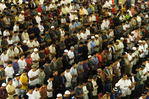 Niat Sholat Tarawih Di Masjid. Lafal Niat Salat Tarawih di Rumah Berjamaah ataupun Sendirian