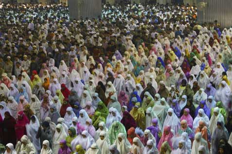 Bacaan Tahiyat Akhir Sholat Tarawih. Panduan Lengkap Salat Tarawih dari Niat hingga Salam