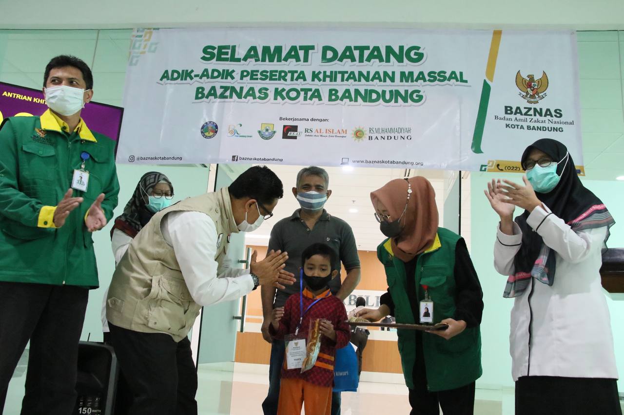Anak Rumah Sakit Ujung Berung. Baznas Kota Bandung Gelar Khitan Massal Serentak di 5 Rumah Sakit