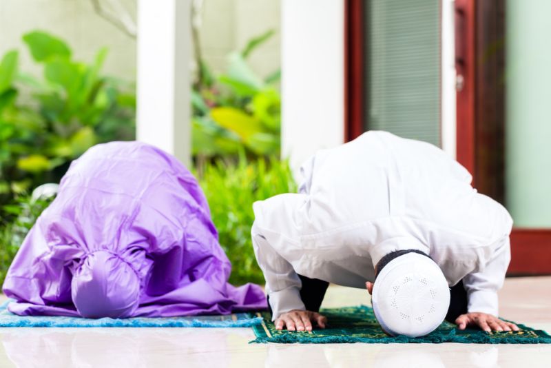 Bacaan Ayat Pendek Imam Sholat. Kisah Bapak-Bapak Lupa Bacaan Surat Pendek saat Jadi Imam