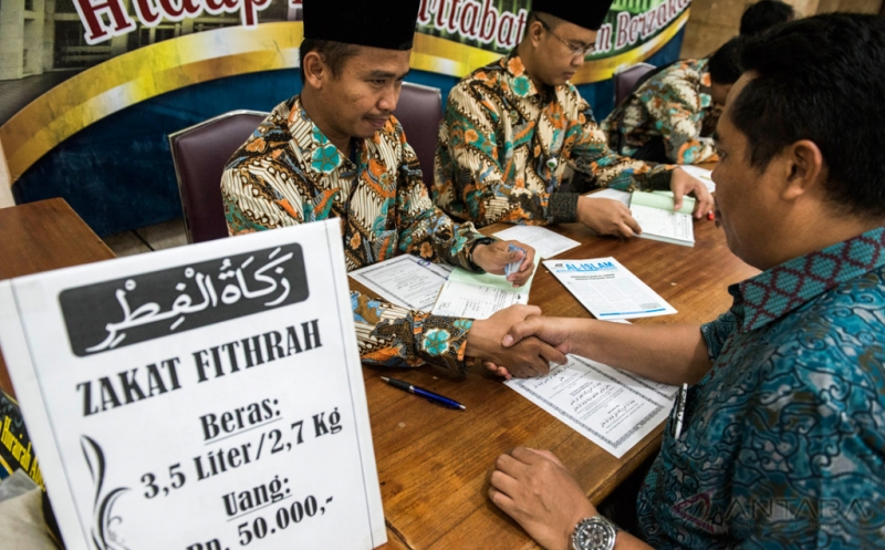 Ijab Kabul Penyerahan Zakat Fitrah. Bayar Zakat Fitrah Tanpa Ijab Kabul dan Jabat Tangan, Apakah