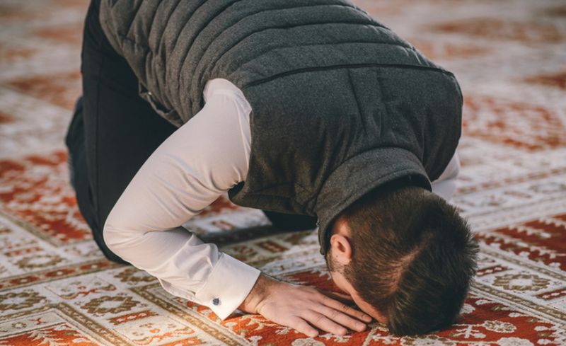 Waktu Sholat Isya Manado Hari Ini. Kapan Batas Akhir Waktu Sholat Isya? Ini Penjelasannya : Okezone