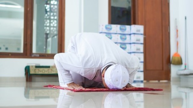 Waktu Pelaksanaan Sholat Taubat Nasuha. Tata Cara Sholat Taubat Nasuha Beserta Waktu Pelaksanaannya