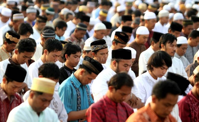 Doa Bilal Sholat Idul Fitri. Bacaan Bilal Sholat Idul Fitri Lengkap Tulisan Arab hingga