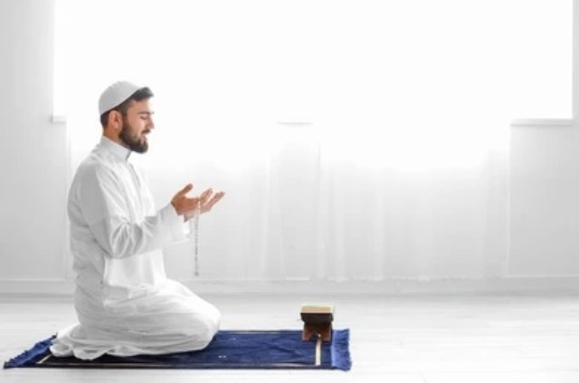 Bacaan Doa Setelah Sholat Wajib Latin. Doa Setelah Sholat Fardhu: Lengkap Teks Arab, Latin, dan Artinya