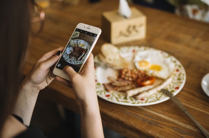 Hukum Menghantar Gambar Makanan Ketika Puasa. Pamer Foto Makanan Kepada Teman Saat Puasa, Bagaimana