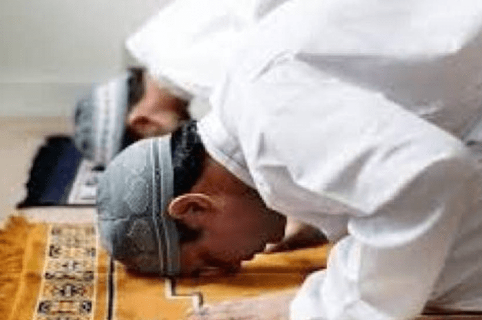 Bacaan Niat Sholat Sunnah Gerhana Bulan. Tata Cara Salat Gerhana Bulan Total, Lengkap dengan Bacaan Niat