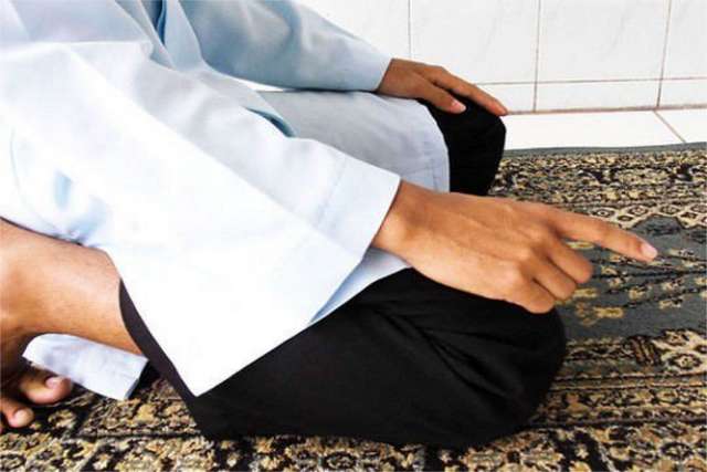 Gerakan Sholat Yg Dilakukan Setelah Duduk Tawarruk Adalah. Duduk Saat Tasyahud Akhir Pada Sholat Yang 2 Rakaat Tawarruk