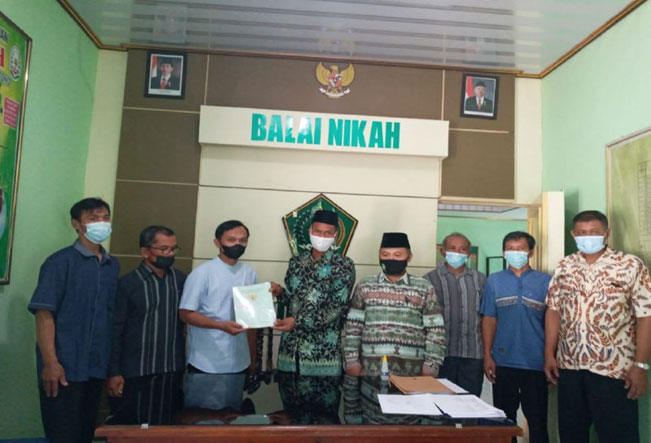 Ikrar Wakaf Dilaksanakan Oleh Wakif Kepada Nadzir Dihadapan. Tetap Produktif, KUA Ikrarkan Wakaf Balai Pertemuan Umat Islam