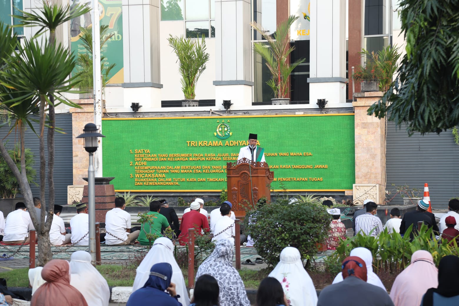 Sholat Ied Jam Berapa Jawa Timur. MOMEN SHOLAT IDUL ADHA 1443 H DI KEJAKSAAN TINGGI