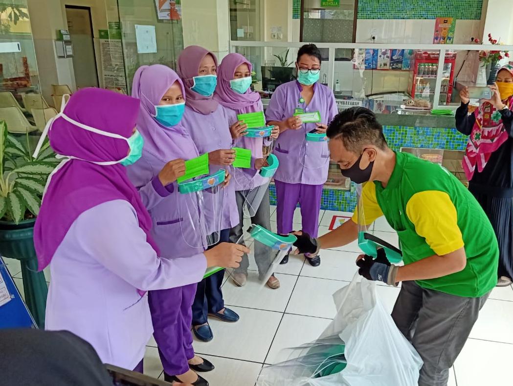 Klinik Bersalin Rumah Zakat Surabaya. Lindungi Bidan Surabaya dari Serangan Covid-19 KTM Bantu 50