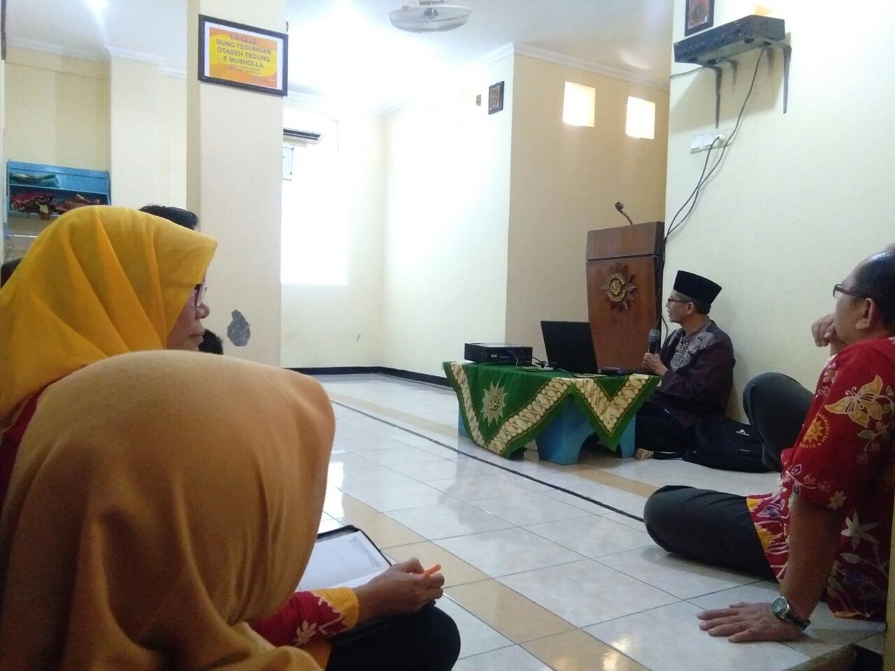 Gerakan Sholat Yg Dilakukan Setelah Duduk Tawarruk Adalah. Ini Tata Cara Duduk Iftirasy dan Tawarruk Sesuai Tuntunan