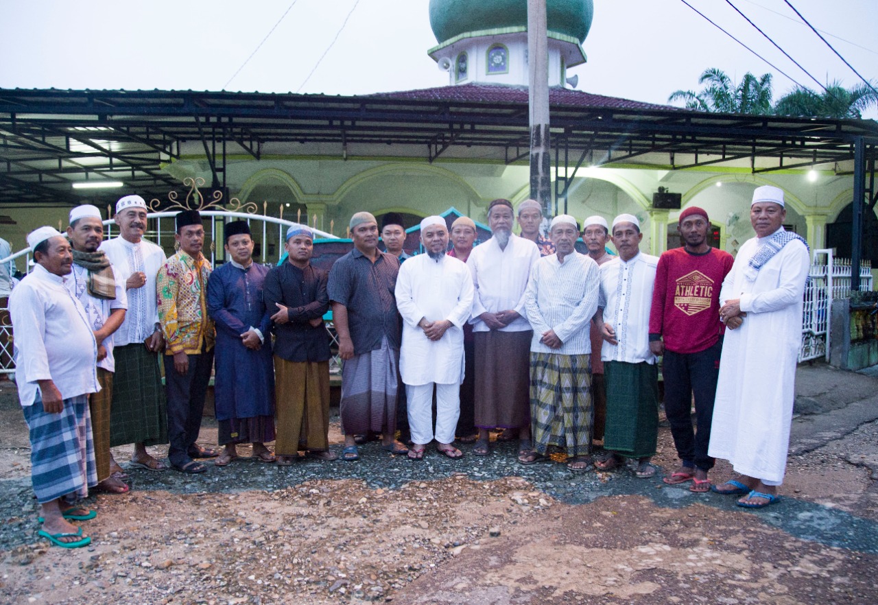 Shalat Subuh Tapi Tidak Mandi Biasa. Bupati Andi Laksanakan Shalat Subuh Berjama'ah Bersama