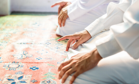 Sholat Sebelum Sholat Isya Di Masjid. Apa Itu Shalat Qobliyah dan Bagaimana Tata Caranya?