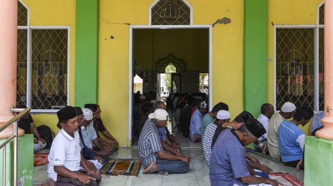 Tata Cara Sholat Jumat Yang Benar. Sholat Jumat: Niat, Tata Cara, Hukum dan Keutamaan