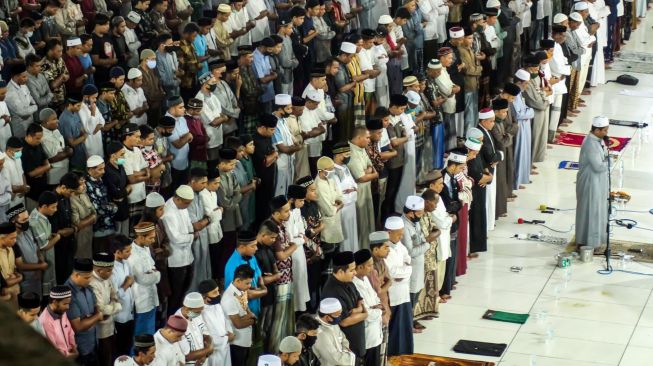 Keutamaan Shalat Tarawih Malam Ke 5. 5 Keutamaan Shalat Tarawih di Bulan Ramadhan