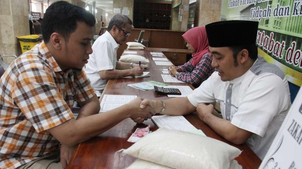 Niat Zakat Fitrah Yang Simple. Doa Zakat Fitrah untuk Diri Sendiri dan Anggota Keluarga