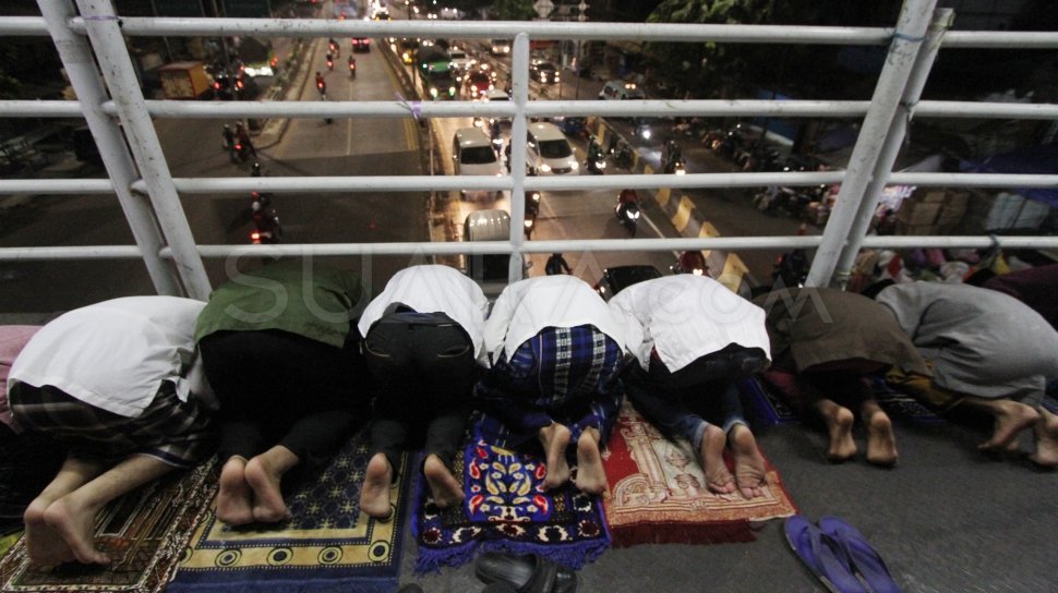 Shalat Witir 3 Rakaat Setelah Tarawih. Apakah Boleh Salat Witir Dilakukan 3 Rakaat Sekaligus?