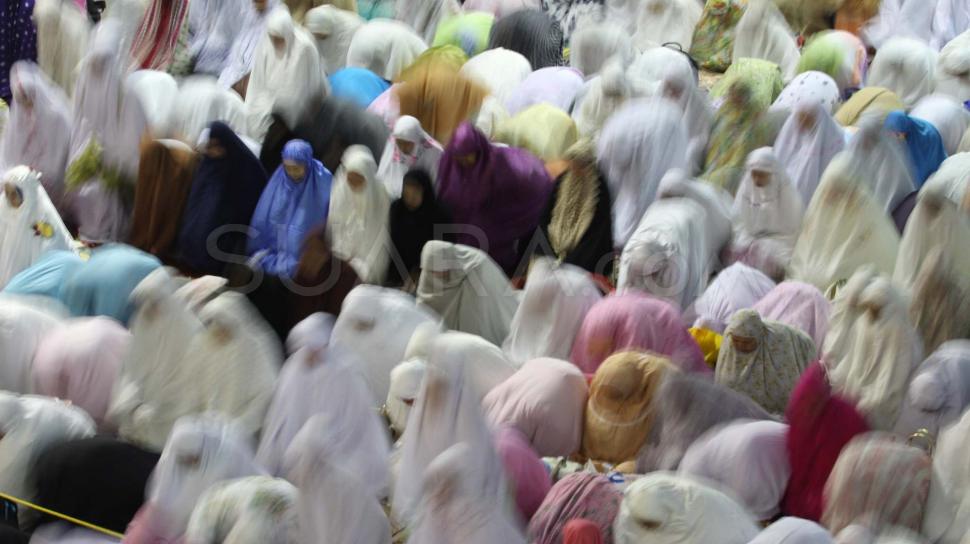 Shalat Idul Fitri Diakhiri Dengan Membaca. Sholat Idul Adha: Niat, Tata Cara, Hukum dan Waktu Pelaksanaannya