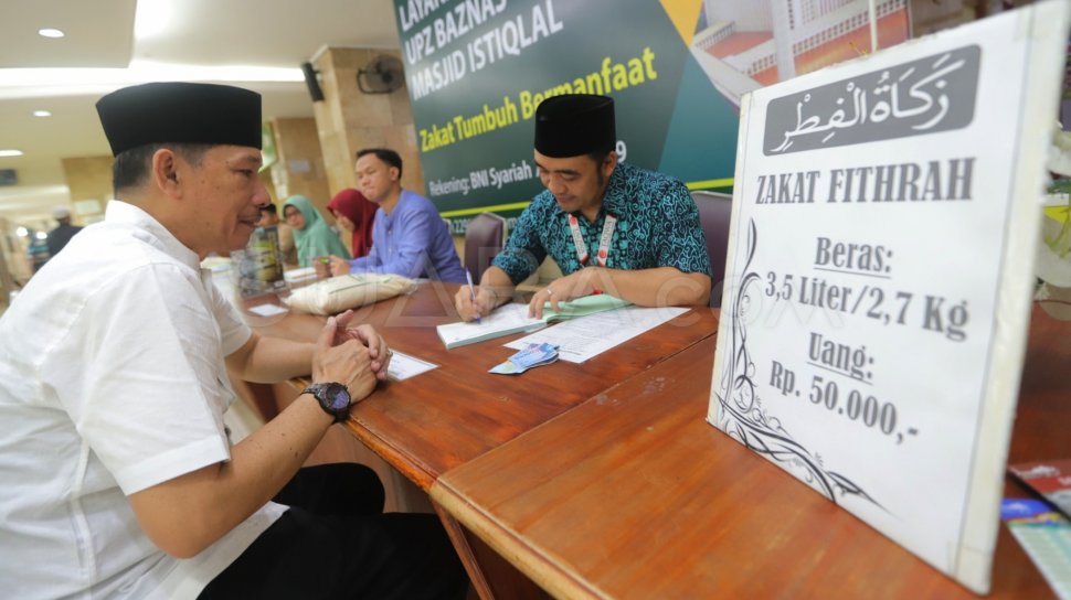 Bolehkah Membayar Zakat Fitrah Kepada Keluarga Sendiri. Bolehkah Memberikan Zakat kepada Keluarga Sendiri? Simak