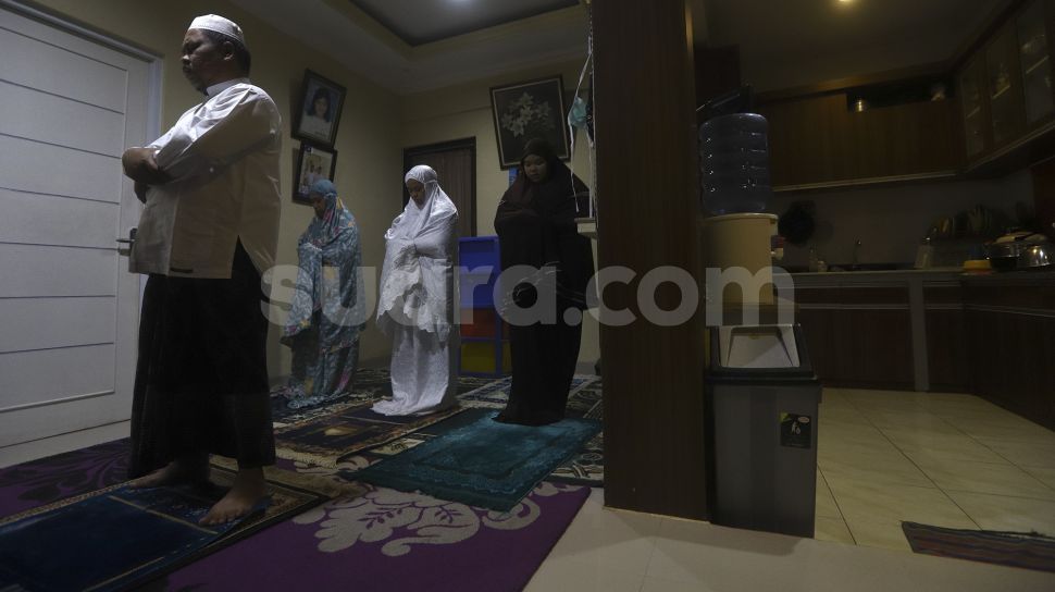 Bagaimana Cara Salat Tarawih Dengan Benar. Tata Cara Sholat Tarawih di Rumah Sesuai Urutan yang Benar