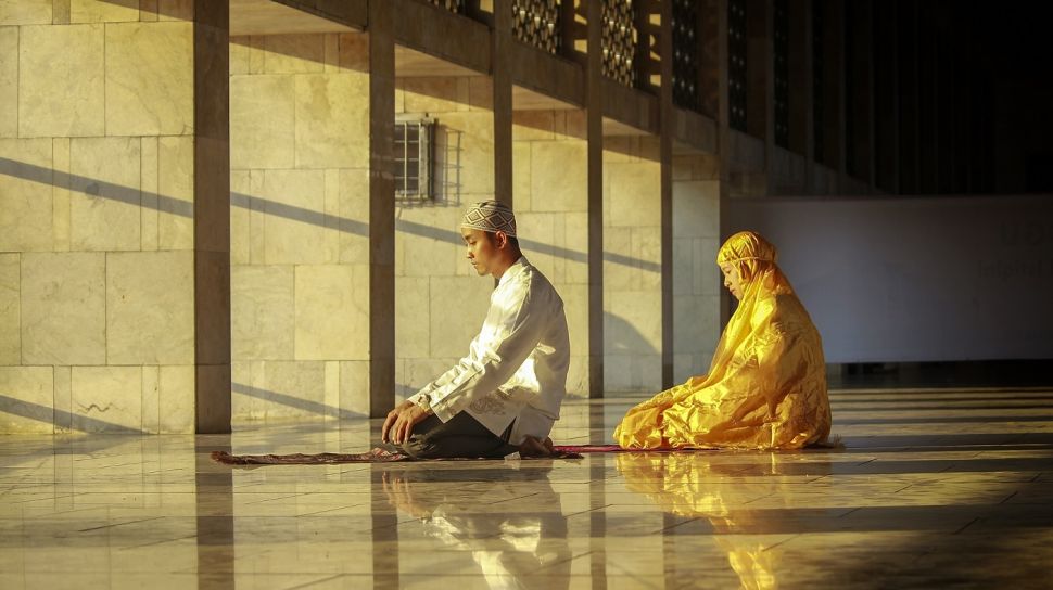 Bacaan Doa Sesudah Sholat Untuk Imam. Doa Setelah Sholat, Lengkap dengan Artinya