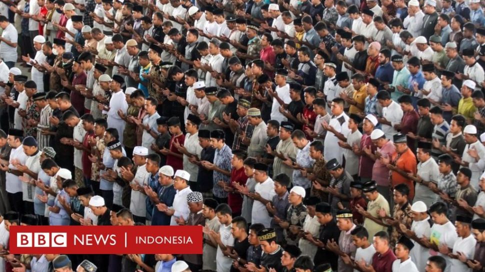 Shalat Berjamaah Shaf Tidak Rapat. MUI Imbau Umat Islam Kembali Rapatkan Shaf Salat Berjamaah